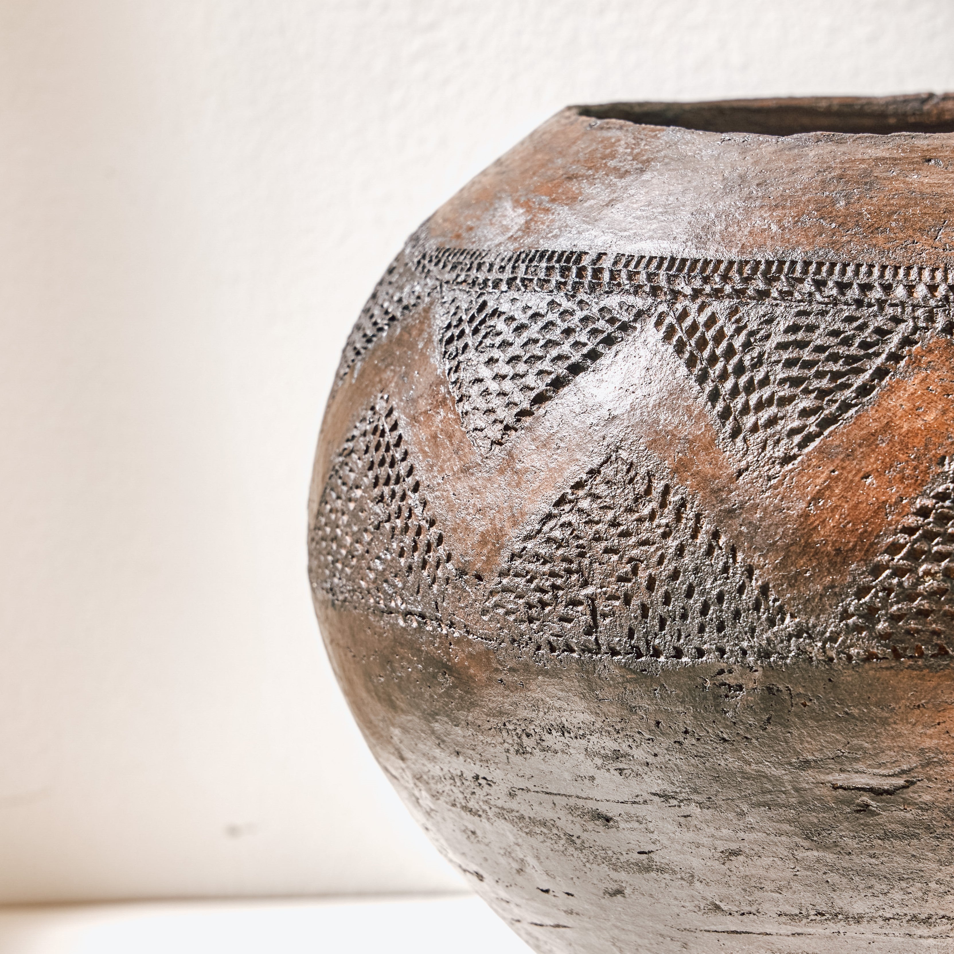 AYANDA Vintage Smoke-fired Ukhamba Traditional Zulu Pot (S. Africa)